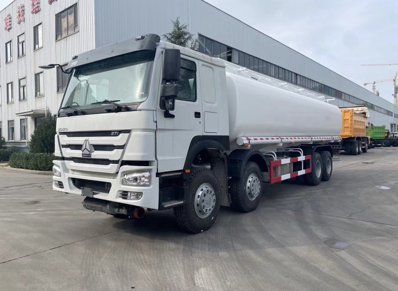 SINOTRUK HOWO CNHTC FUEL TANKER